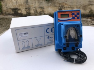 Pompe péristaltique numérique fabriquée en Italie, contrôleur de pH et de redox, pompe doseuse pour l'entretien de l'eau des piscines - Product Image 5