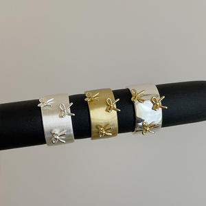 Bague ouverte simple et haut de gamme en métal brossé pour femme, bague exquise et polyvalente - Product Image 1