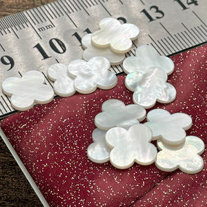 Madreperla per Gioielli Vendita Diretta Bracciale e Collana con Quadrifoglio in Conchiglia Naturale Bianca 10mm Gemme Sciolte Luminose - Product Image 1