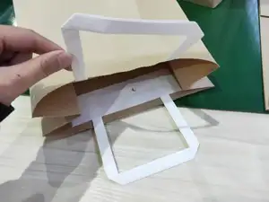 Macchina per sacchetti di carta a fondo quadrato completamente automatica alimentata a rotolo con manico piatto