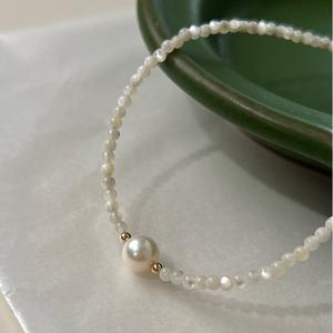 Collar de Perlas de Agua Dulce con Concha de Mariposa Blanca Natural, Casi Redondas, con Fuerte Brillo y Cadena de Clavícula de Lichen de Lujo - Product Image 4