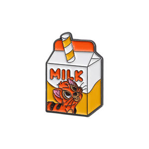 Lencana minuman lucu kreatif kotak susu kustom dan sedotan Pin Enamel lembut keras untuk pakaian produk kerajinan logam - Product Image 2