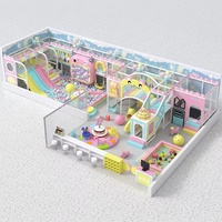 Equipo de juegos interior comercial directo de fábrica, temática Monstruo Pastel, con toboganes triples, piscina de bolas, torre de pasteles y columpio para niños FEC
