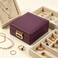 Boîte à bijoux en cuir PU violet avec miroir intégré, doublure en velours crème, fermeture métallique, logo personnalisé pour le rangement de bijoux à domicile ou l'emballage cadeau