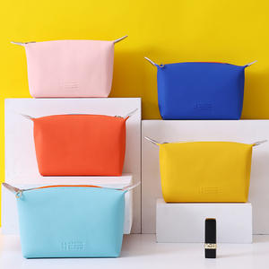 حقيبة مستحضرات تجميل قابلة للطي على شكل زلابية ملونة لطيفة للسفر جديدة حقيبة مستحضرات تجميل مقاومة للماء غير لامعة من الجلد الصناعي حقيبة أدوات تجميل - Product Image 4