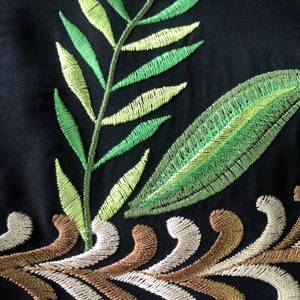 Verão feminino Casual Blusa de Seda Respirável Elástico Off-Ombro com Bordado Rosa Floral Odyssey Estilo Loose Fit