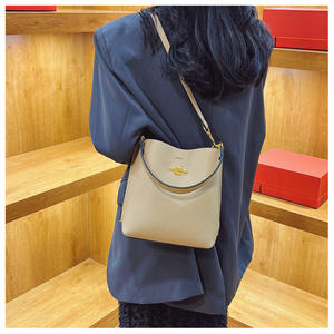 Bolso Tote de Hombro de Gran Capacidad, Cuero Genuino, Cierre de Cremallera Retro, Impermeable, Antirrobo, para Viajes Diarios, Nuevo, Moderno, Casual, Combinable con Todo - Product Image 1