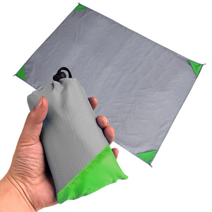 Praktische faltbare Picknickmatte, wasserdicht, feuchtigkeitsbeständig, für Outdoor-Camping, Strand, Rasen, kariertes Polyestertuch für Männer und Frauen - Product Image 4