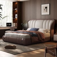 Luxuriöses Bett im Italienischen Stil aus Echtem Leder Modernes Schlafzimmermöbel Kingsize Gepolstertes Doppelbett mit Metallakzenten