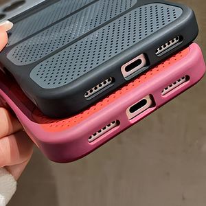 เคสโทรศัพท์แบบแม่เหล็กไร้สายลายรังผึ้งสุดหรูสำหรับ iPhone 17 16 15 Pro Max ฝาหลังตาข่ายระบายอากาศ ป้องกันการกระแทก - Product Image 5