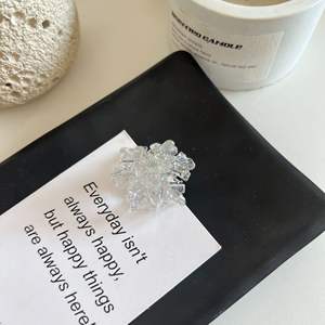 Pince à cheveux et barrettes en acrylique motif flocon de neige, élégantes, durables et légères, pour l'hiver, le quotidien et les fêtes de Noël - Product Image 5