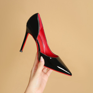 Scarpe da Donna con Tacco Alto 6-8cm, Punta a Spillo, Suola Rossa, Design Elegante e Sexy in Vernice, Nuova Collezione - Product Image 4