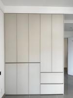 Armoire moderne en bois massif Solution de rangement intemporelle pour chambre à coucher ou couloir Mobilier de maison DIY durable et peu encombrant