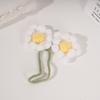 Bijoux de fleurs de marguerite blanche faits à la main tricotés au Crochet breloque pour rétroviseur de voiture décor bricolage Crochet sac Textile tissu artisanat