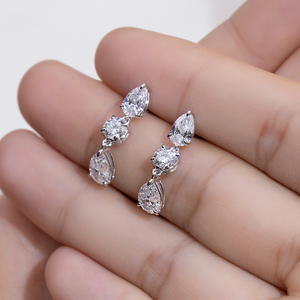 Boucles d'oreilles Messi Jewelry MSE-910 en or blanc 9 carats avec diamants en forme de poire et ronds pour femmes - Product Image 4