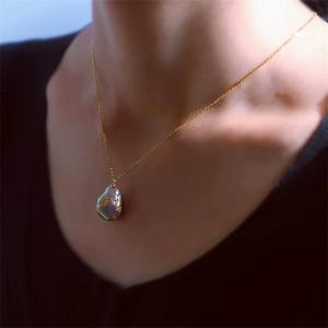 Collar Exquisito Hecho a Mano con Colgante de Perla Baloch de Agua Dulce Morada, Cadena de Clavícula con Lámina Natural, Diseño Moderno y de Moda - Product Image 1