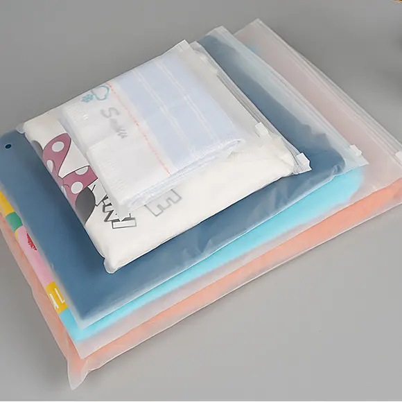 Custom trasparente in plastica smerigliata sacchetti di stoccaggio con cerniera logo per abbigliamento con cerniera per imballaggio t shirt in plastica