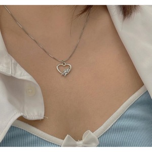Collar con Colgante de Corazón de Ángel, Cadena de Serpiente de Acero de Titanio, Estilo Coreano, Joyería de Moda Fresca y Dulce para Mujer - Product Image 2