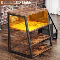 Console audio rustique marron à quatre niveaux avec éclairage LED et prises de courant intégrées, rangement ouvert, idéale pour tourne-disque et support CD