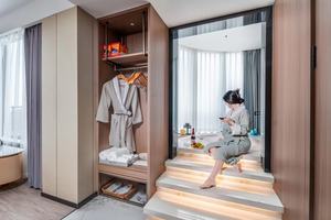 Мебельный гарнитур для спальни Han Yue Cloud: современная роскошная высококачественная деревянная кровать размера «king-<span class=keywords><strong>size</strong></span>» для отелей и апартаментов - Product Image 3