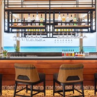 Solution de conception de projet hôtelier INEO pour bar de piscine, cuisine, équipement commercial pour hôtel-restaurant, destiné à la station balnéaire Hilton Maldives