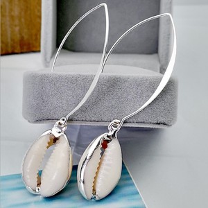 Boucles d'oreilles classiques en forme de coquillage de plage plaquées or, bijoux d'été en forme de conque et d'escargot - Product Image 6