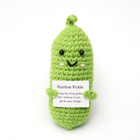 Jouet en crochet personnalisé avec texte émotionnel, cadeau de Noël fait à la main, concombre en crochet avec affirmation positive