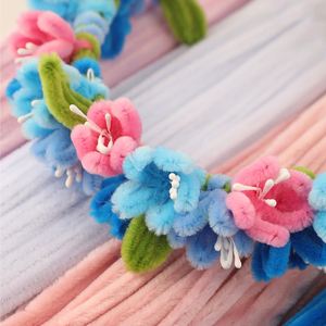 Kit de Manualidades para Corona Floral de Ensueño, Crea un Tocado de Flores Pastel con Limpiapipas, Ideal para Despedidas de Soltera y Fiestas en el Jardín - Product Image 1