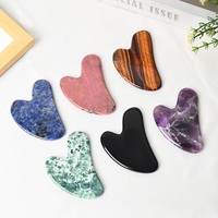 Planche de massage Guasha en quartz rose naturel de haute qualité en forme de cœur pour la vente en gros