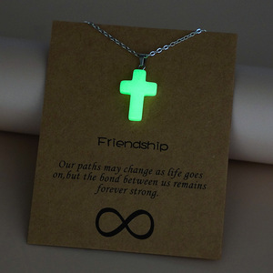 สร้อยคอจี้รูปลูกศรหยดน้ำรูปหัวใจแบบกลวงเรืองแสง - Product Image 3