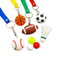 Porte-clés en forme de ballon de sport en PVC souple de dessin animé à la mode, pendentif de décoration, imperméable, léger, logo personnalisé, cordon à main