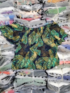 Lote de Ropa de Mujer de Moda 2025, Surtido de Tops Cortos, Ropa al Por Mayor, Nueva de Marca - Product Image 1