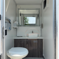 Remorque WC portable d'extérieur de 4m, à double compartiment, avec stations de lavage des mains, design ferme, en acier