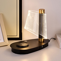 Lampe de bureau LED moderne au design nouveau avec commande tactile, variateur d'intensité, type-C, abat-jour transparent en plastique