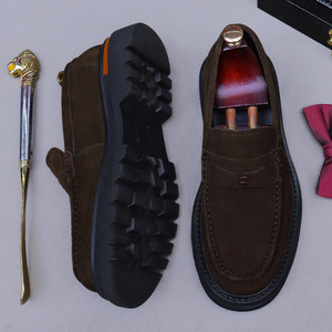 Mules classiques de luxe en daim pour hommes, pour le business, à semelle épaisse, rehaussantes, en cuir de vachette, à enfiler facilement - Product Image 4