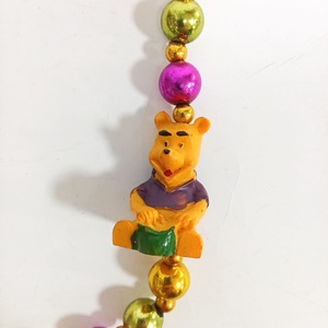 Collana di Perline Colorate a Forma di Orso - Perline Viola, Oro e Verdi per Decorazioni di Carnevale e Natale - Product Image 3