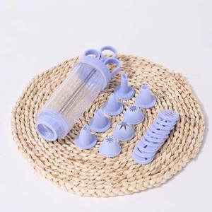 Pistolets à glaçage métalliques de haute précision avec 8 jeux de buses pour la décoration professionnelle de gâteaux et la création de pâtisseries - Product Image 2