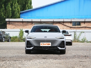 Changan Uni V 2023 Edición Deportiva, Diseño de Sedán Compacto, Gran Rendimiento, Excelente Relación Calidad-Precio para Entusiastas del Rendimiento - Product Image 1