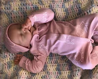 Venta al por mayor 17 "18" pulgadas aspecto libre Real realista recién nacido silicona vinilo dormir Reborn Baby Dolls ropa de niña