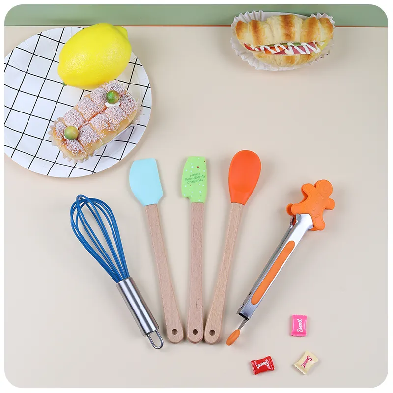 New Product Factory Price Kitchen Silicon Spatula Hard Wood Whisk Food Tongs Baking Set Bakeware for Kids