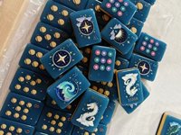 Jeu de Mahjong Galaxie de Luxe 160 Pièces Complet, Gravure Laser, Tuiles en Acrylique Durables et Écologiques pour un Jeu Amusant entre Amis - Vente Flash