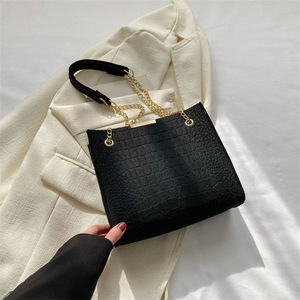 Stylish Women's Large Capacity Tote Bag Fashionable Square Chain Shoulder <strong>Purses</strong> <strong>Water</strong>-<strong>Proof</strong> and Portable Dress Bag - Product Image 1