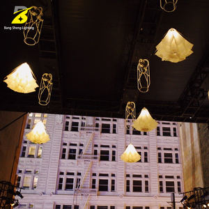 Applique murale contemporaine en <span class=keywords><strong>tissu</strong></span> à motif floral - Luminaire d'ambiance moderne pour espaces événementiels et boutiques - Product Image 4