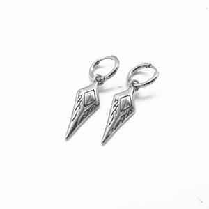 Pendientes de Clip Unisex de Acero de Titanio Estilo Hip Hop, Diseño Geométrico de Púas, Forma de Dardo Largo - Product Image 5