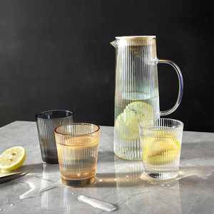 Ensemble de tasses en verre avec cruche pour restaurant lieu d'événement pichet en verre rayé pour la maison carafe à eau avec ensemble de tasses vente en gros - Product Image 1