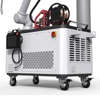 Robot collaboratif de soudage laser avec fréquence et amplitude d'oscillation configurables pour des soudures uniformes