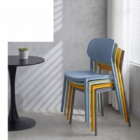 Chaise ergonomique en plastique à dossier creux, chaise de salle à manger moderne de luxe pour restaurant, chaises de fête pas chères, décoration pour la fête