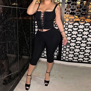 เสื้อกล้ามรัดรูปทรงฮอลเตอร์ กางเกงขาสั้นสีพื้นเรียบง่าย ชุดลำลอง 2 ชิ้นสำหรับผู้หญิง แฟชั่น - Product Image 3