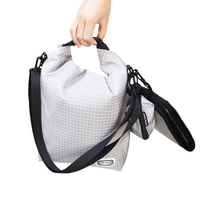Tapis de pique-nique portable de luxe en tissu Oxford recyclé, matelassé, imperméable à 3 couches, pliable, avec rangement, pour toutes les saisons, pour l'extérieur