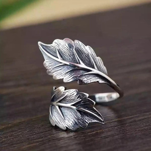 Anello Aperto Vintage a Foglia per Donna, Fascia Larga Regolabile, Gioiello di Moda Statement - Product Image 1